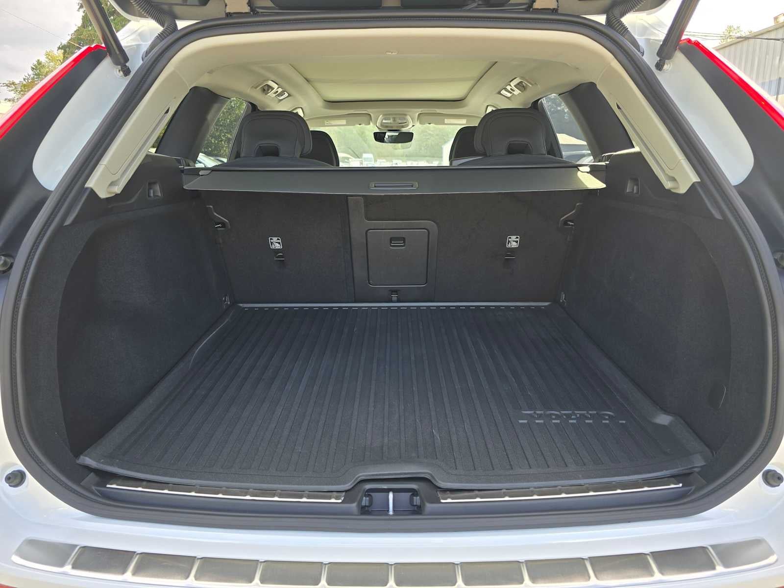 2026 Volvo XC60 Plus