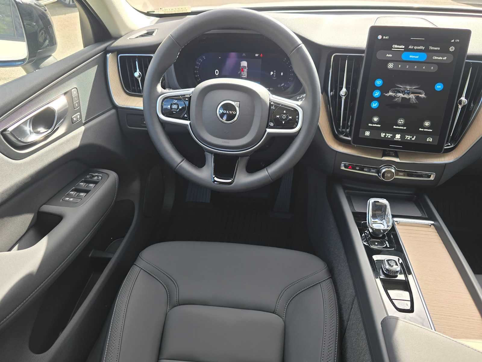2026 Volvo XC60 Plus