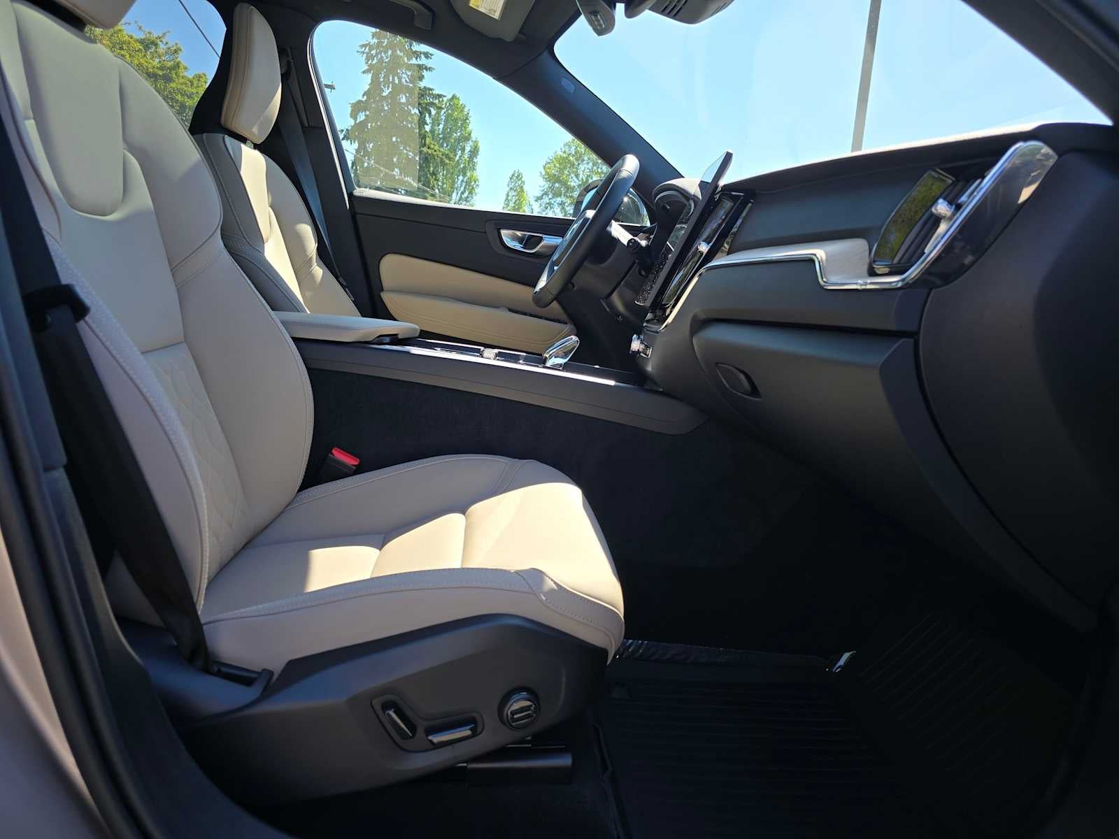 2026 Volvo XC60 Plus