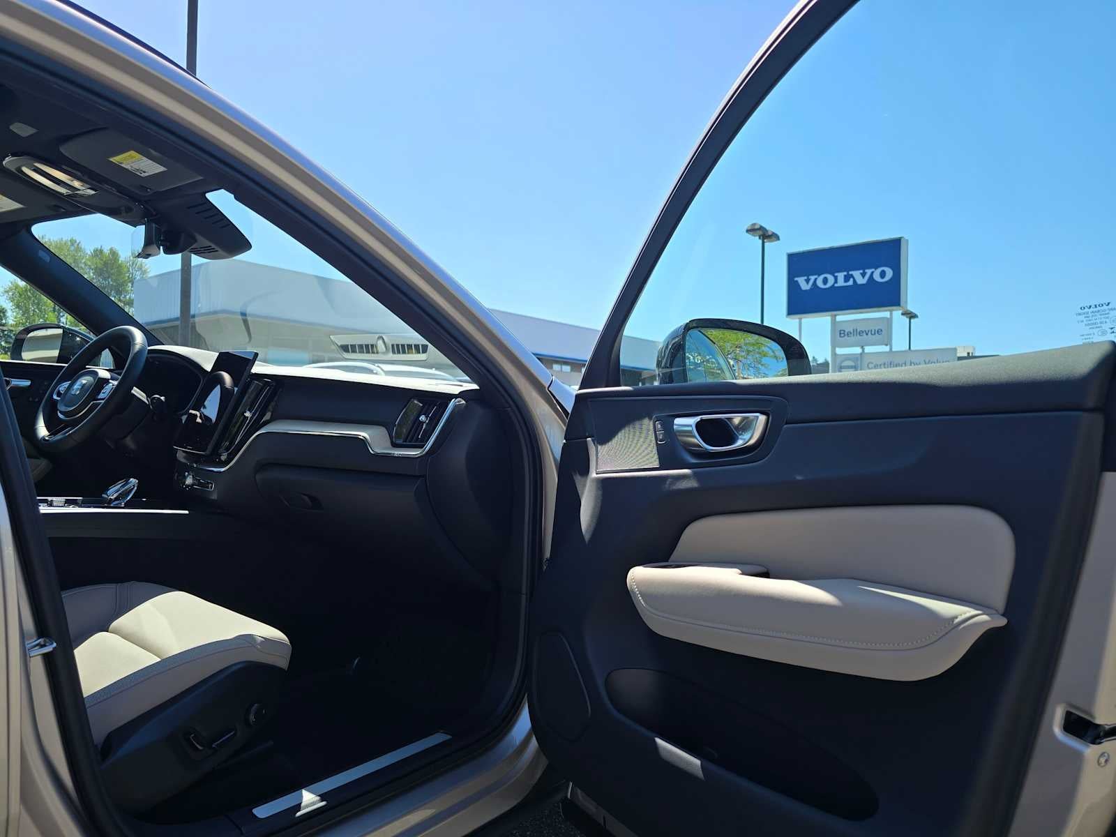 2026 Volvo XC60 Plus