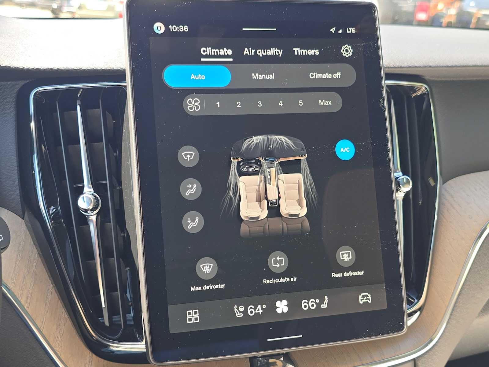 2026 Volvo XC60 Plus