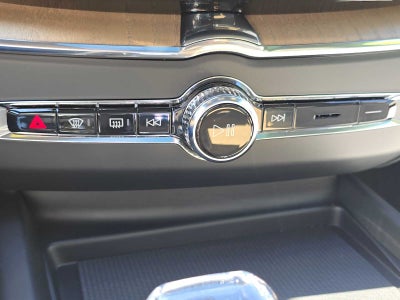 2026 Volvo XC60 Plus