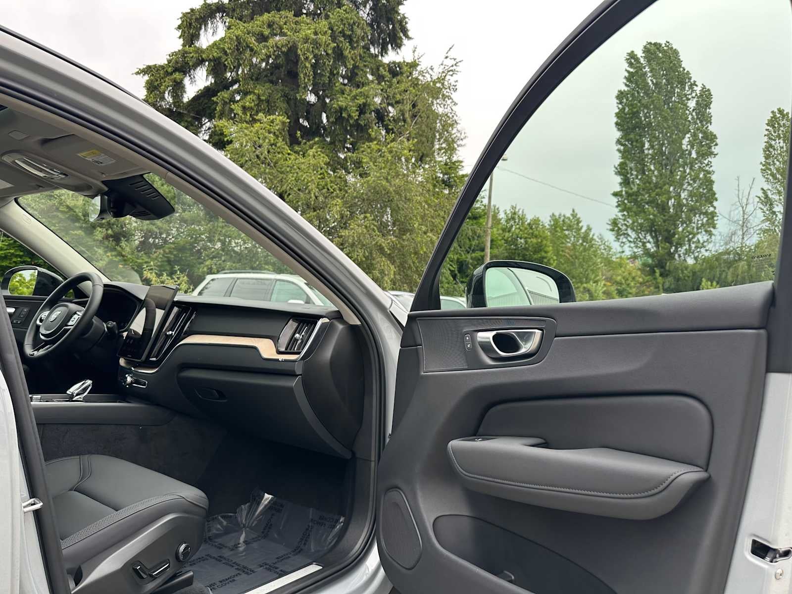 2026 Volvo XC60 Plus