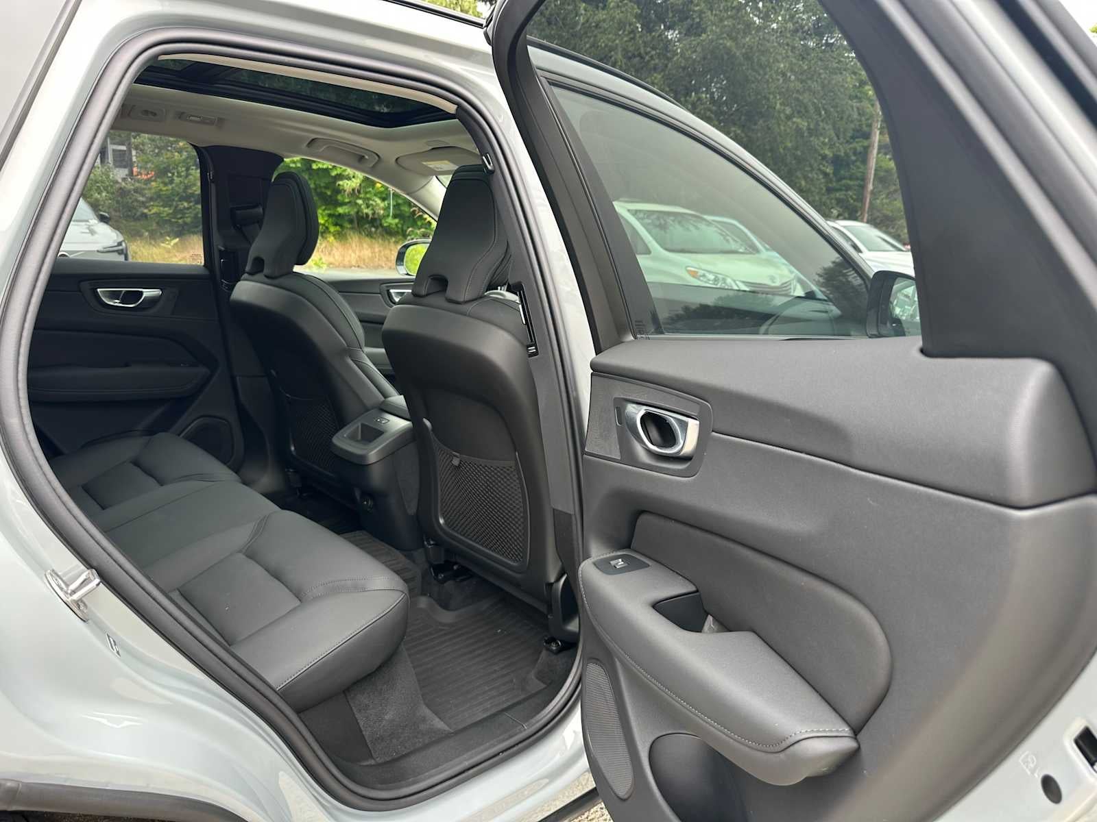 2026 Volvo XC60 Plus