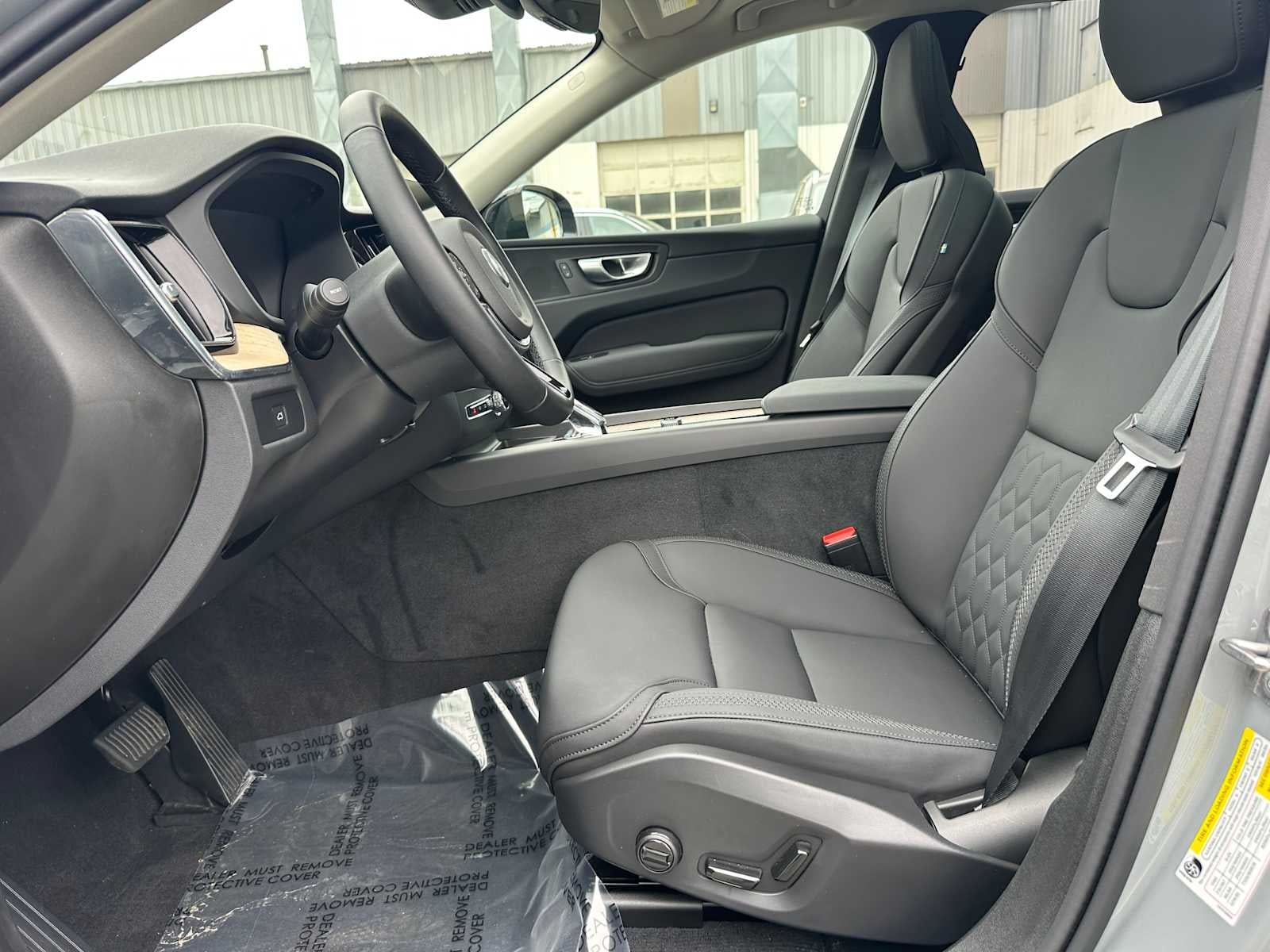2026 Volvo XC60 Plus