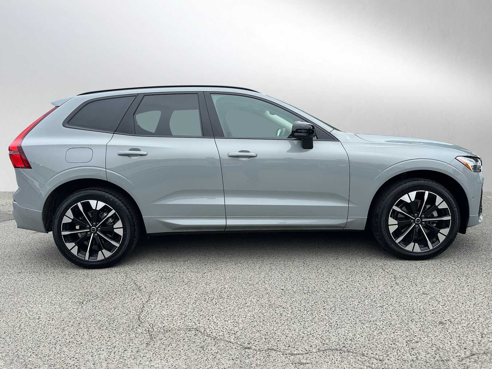 2026 Volvo XC60 Plus