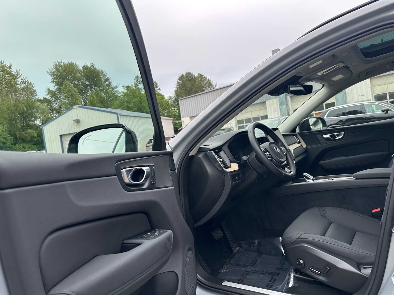 2026 Volvo XC60 Plus