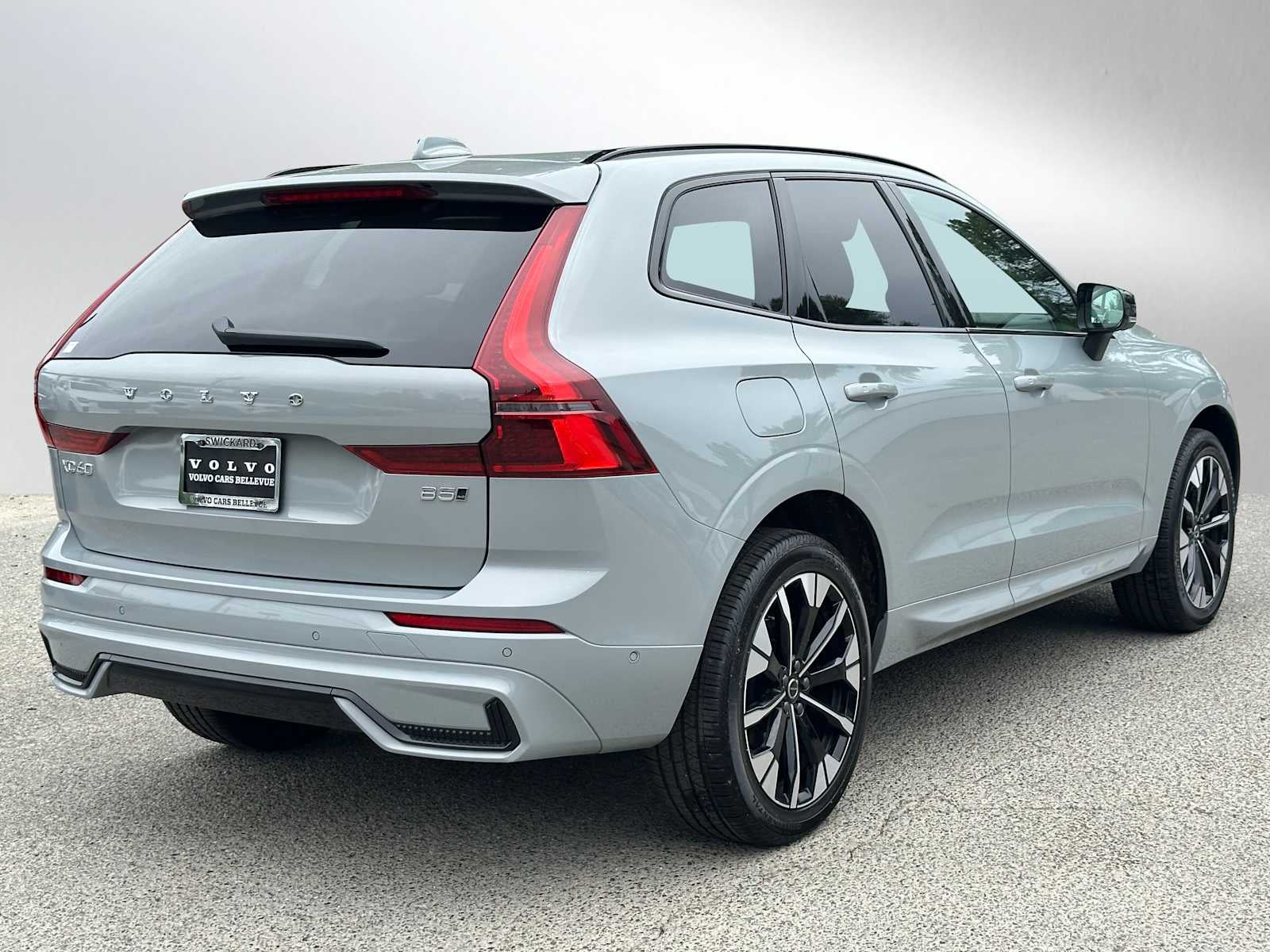 2026 Volvo XC60 Plus