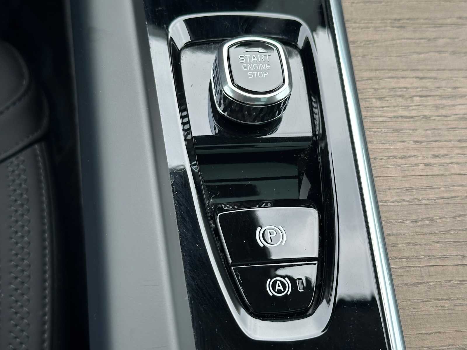 2026 Volvo XC60 Plus