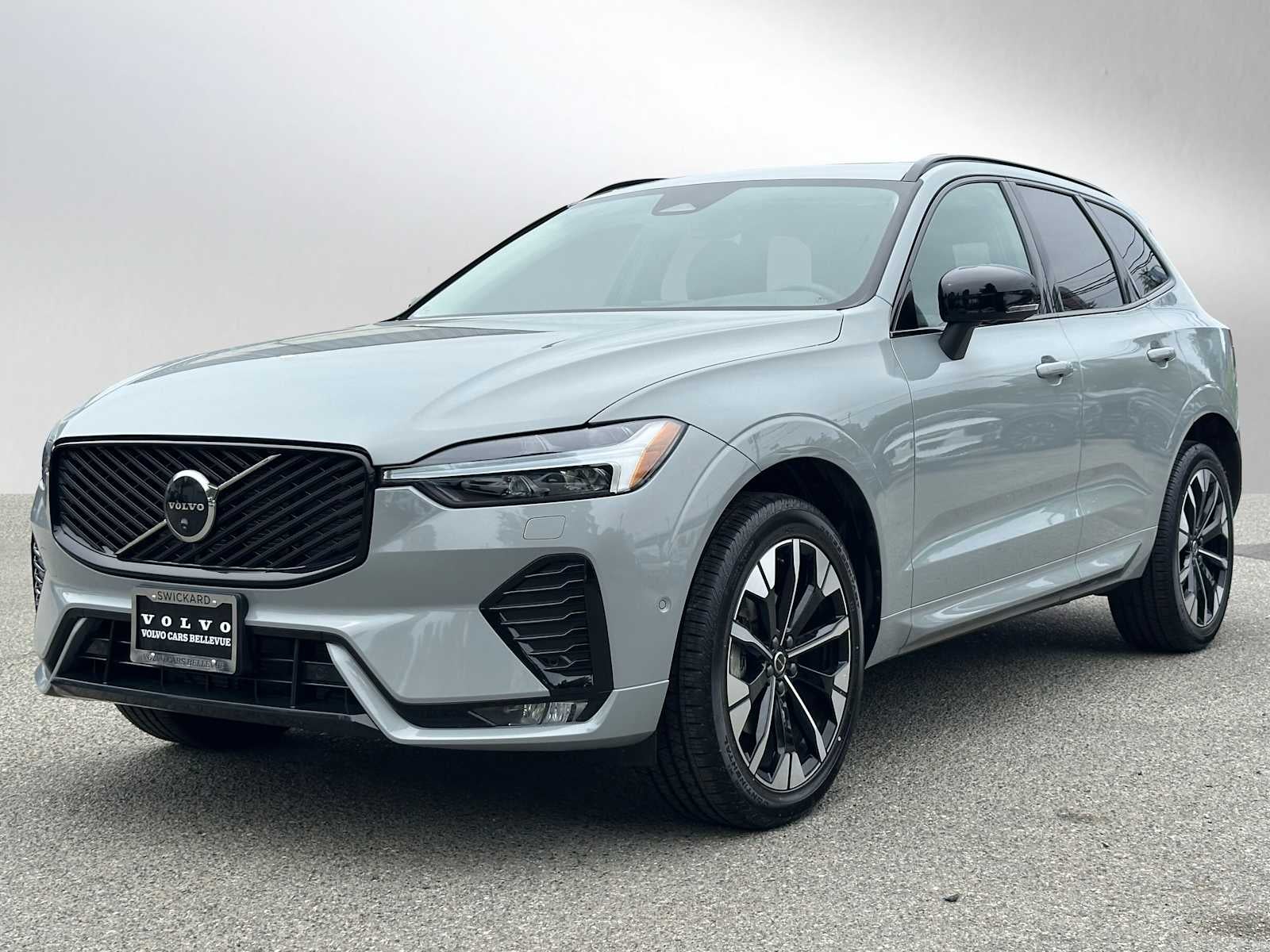 2026 Volvo XC60 Plus