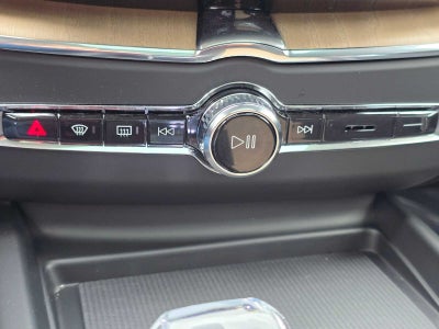 2026 Volvo XC60 Plus