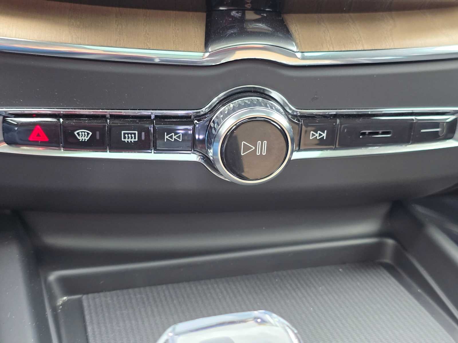 2026 Volvo XC60 Plus