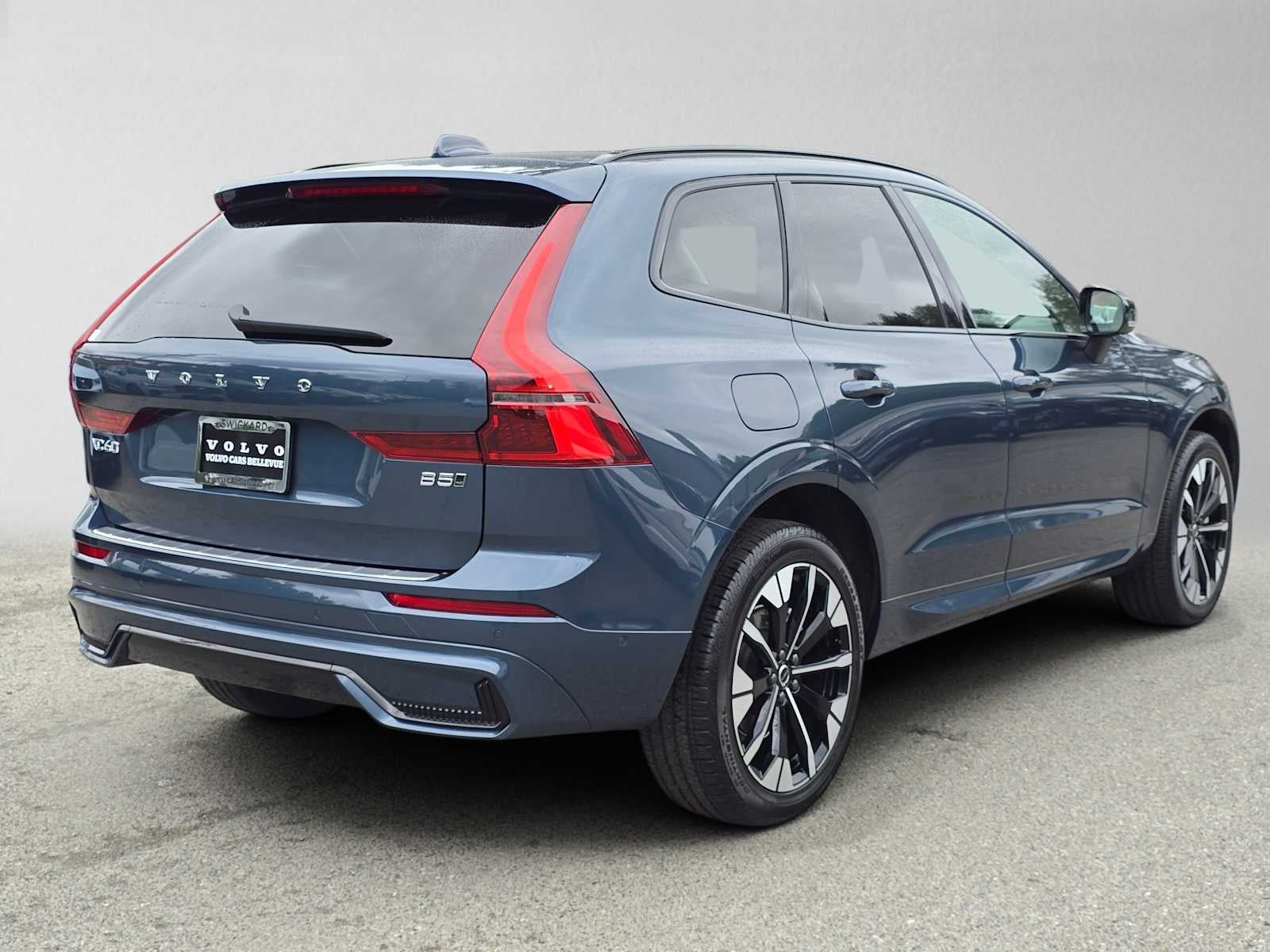 2026 Volvo XC60 Plus