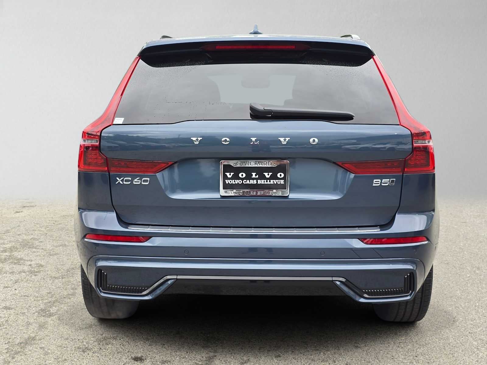 2026 Volvo XC60 Plus