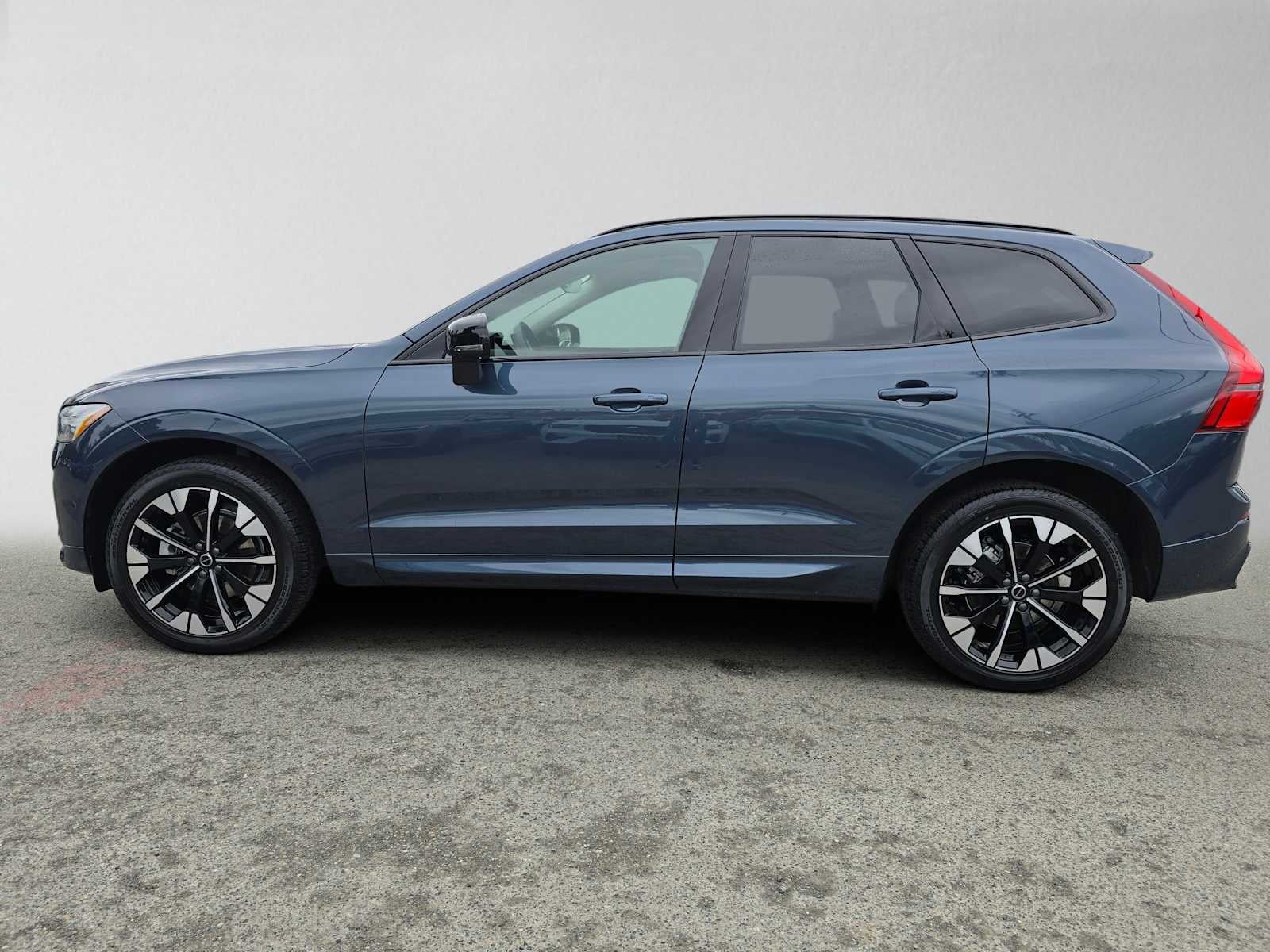 2026 Volvo XC60 Plus
