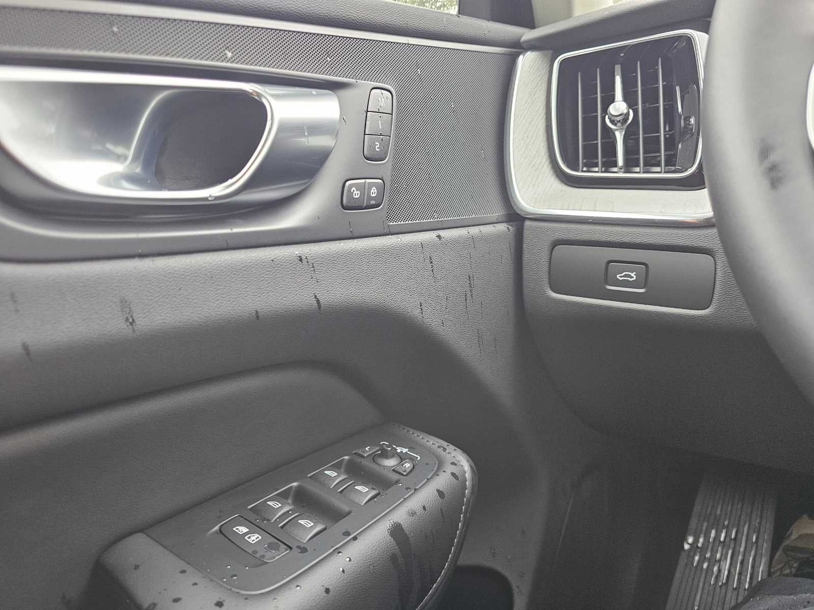 2025 Volvo XC60 Plus