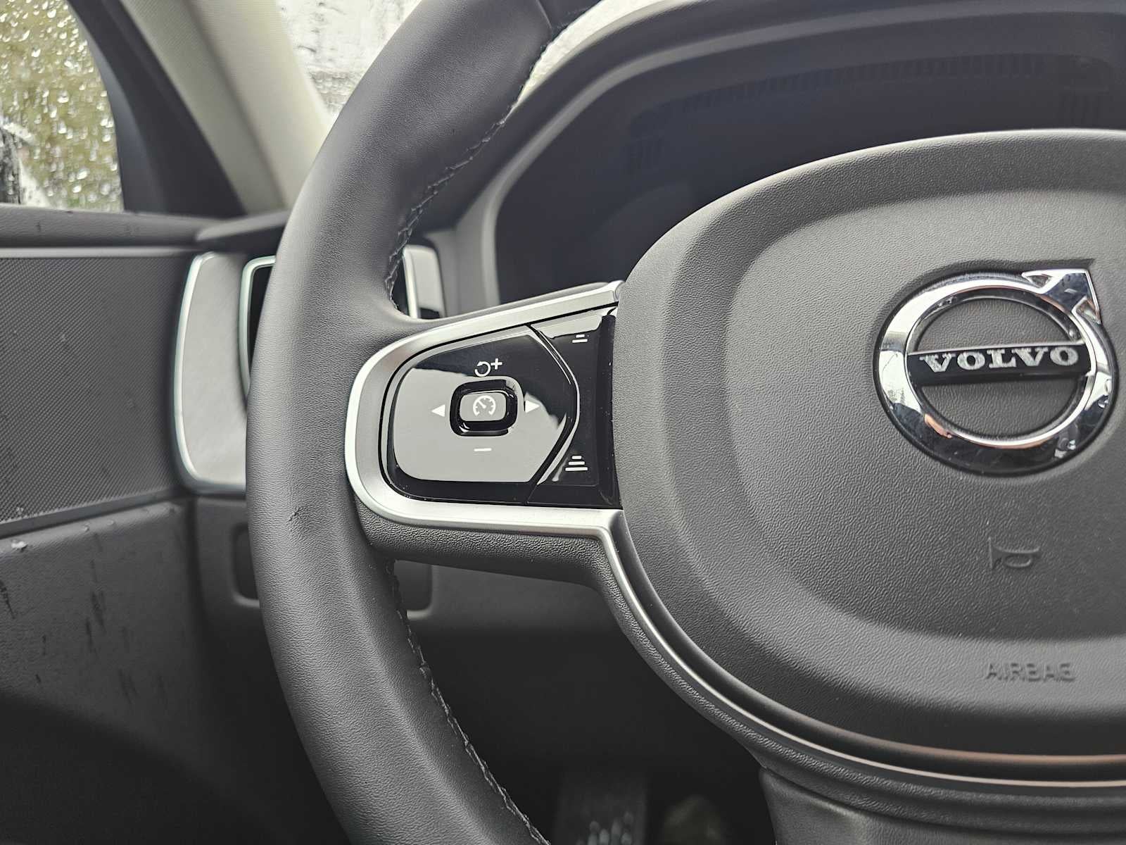 2025 Volvo XC60 Plus