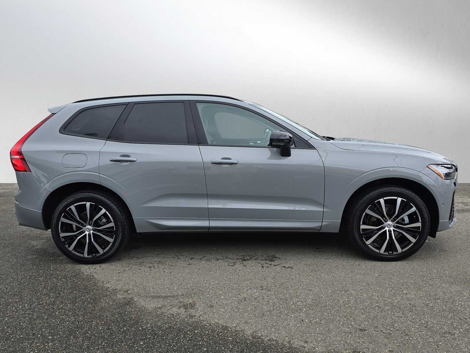 2025 Volvo XC60 Plus