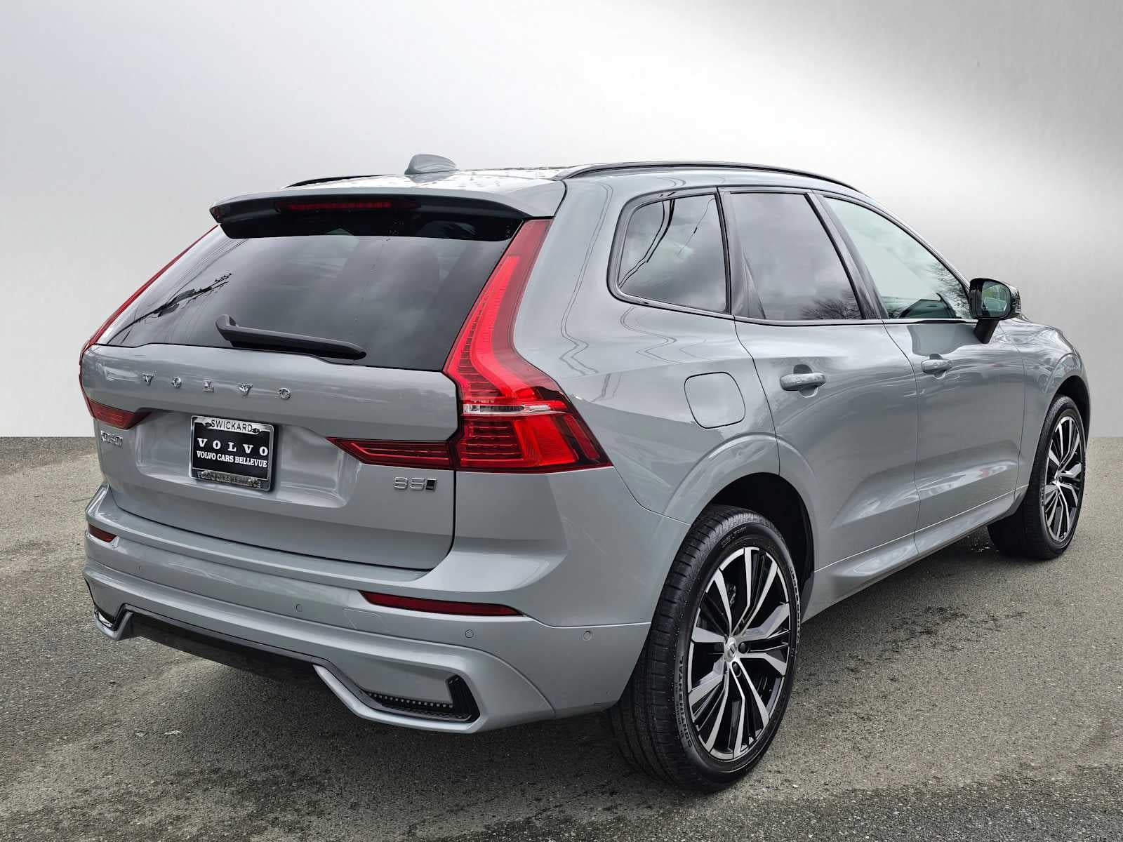 2025 Volvo XC60 Plus