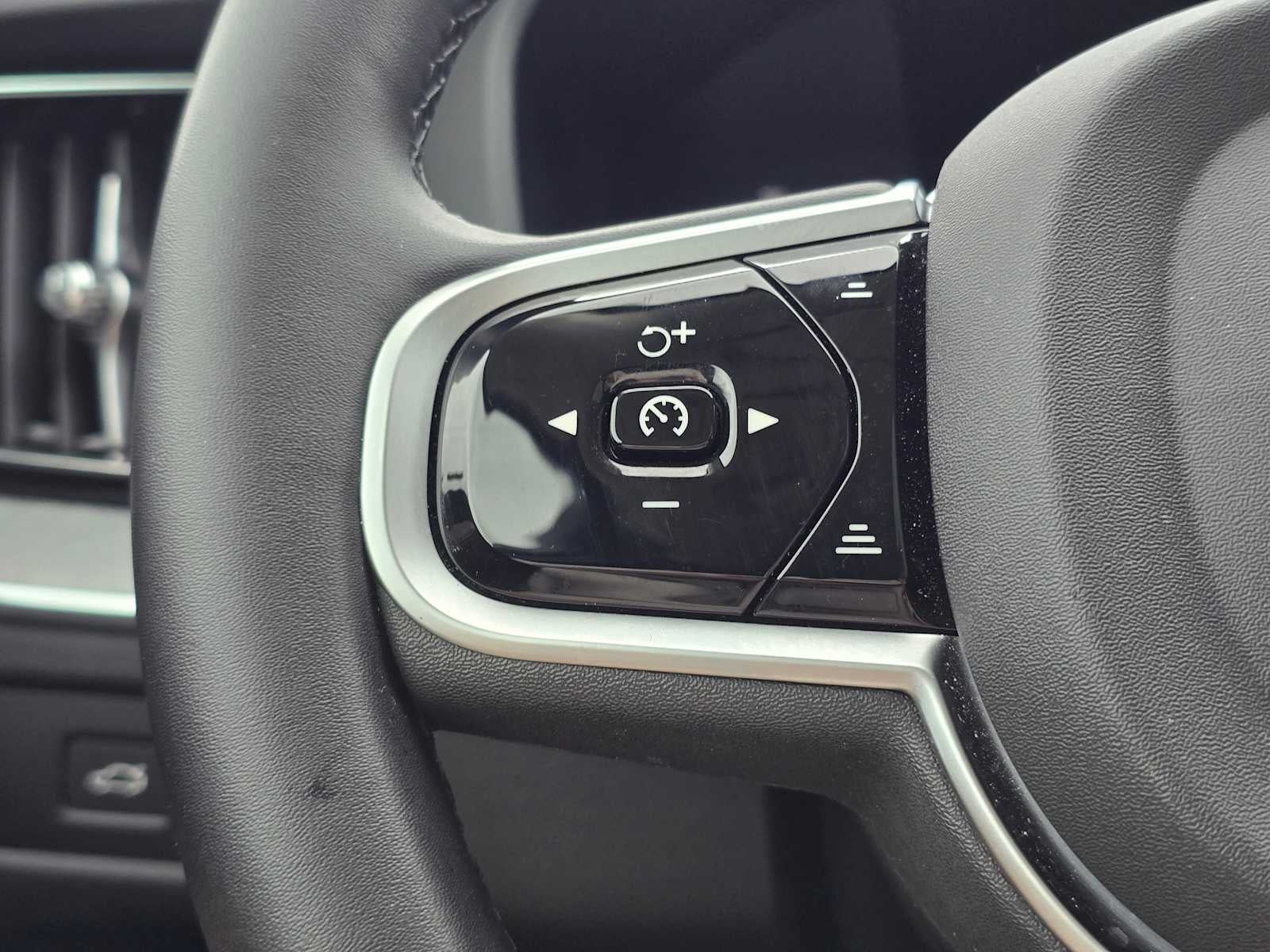 2025 Volvo XC60 Plus