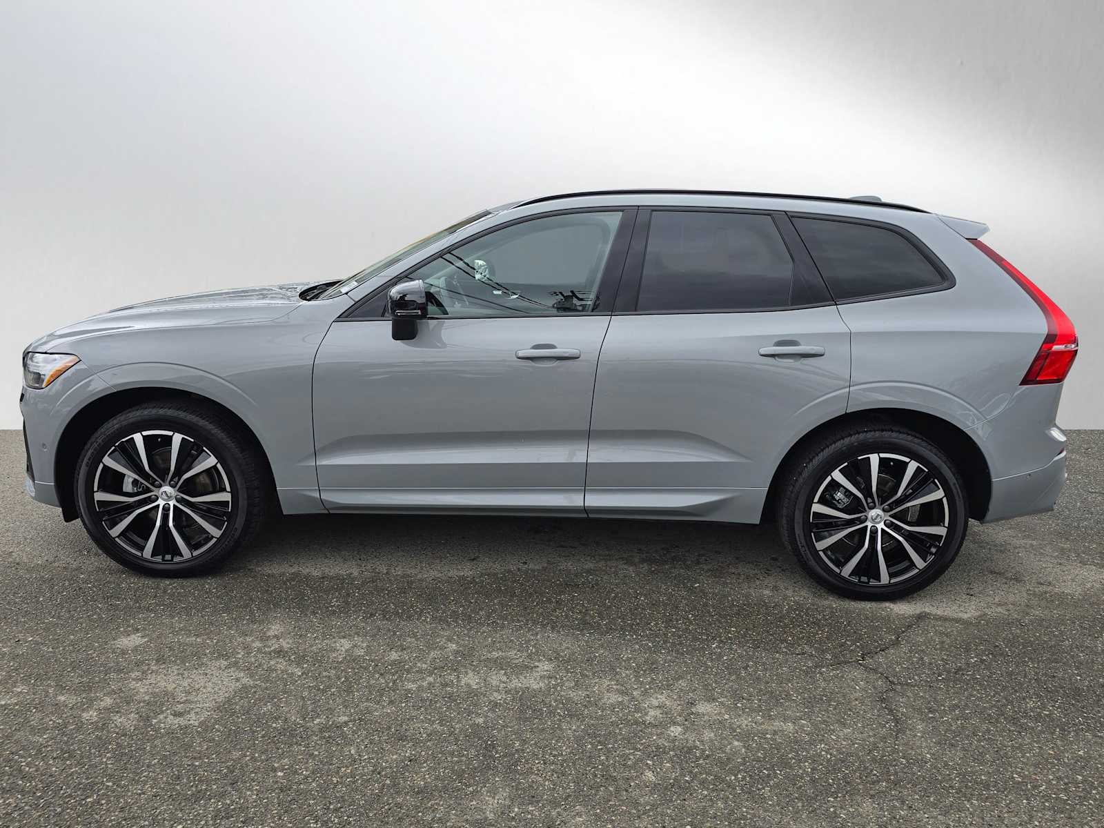 2025 Volvo XC60 Plus