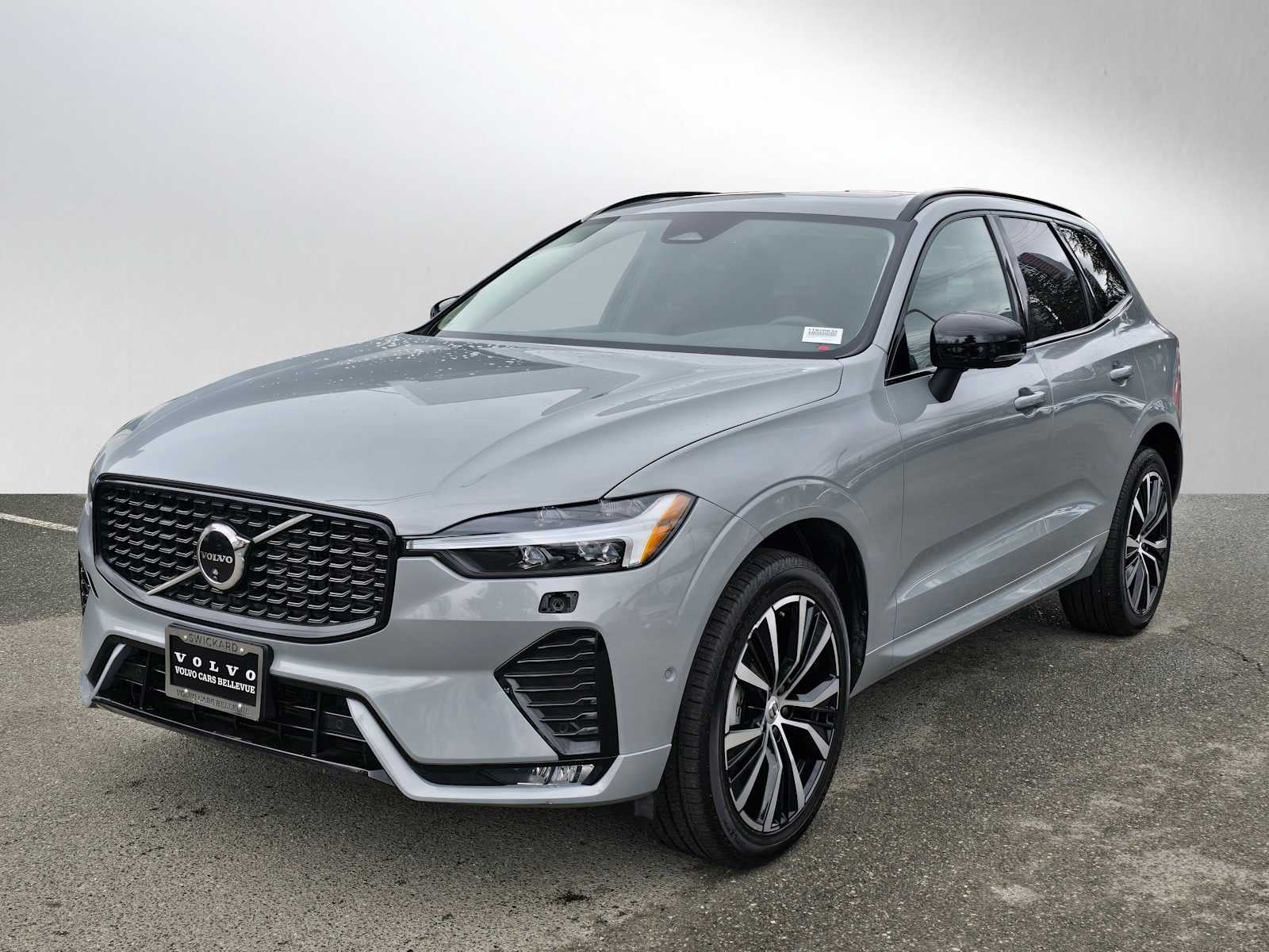 2025 Volvo XC60 Plus