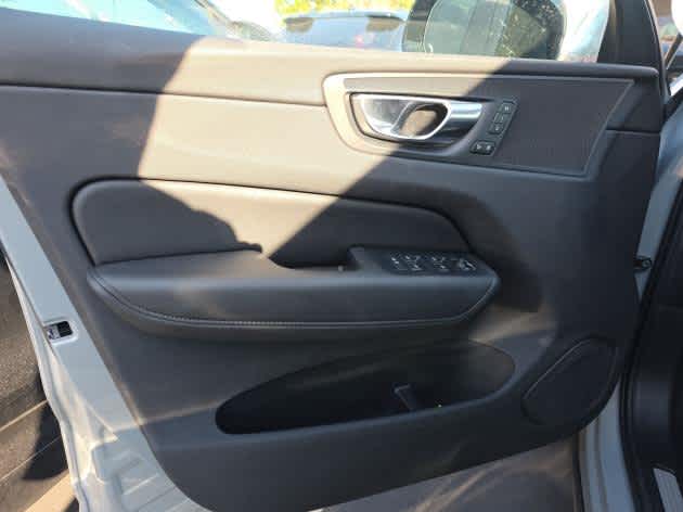 2025 Volvo XC60 Plus