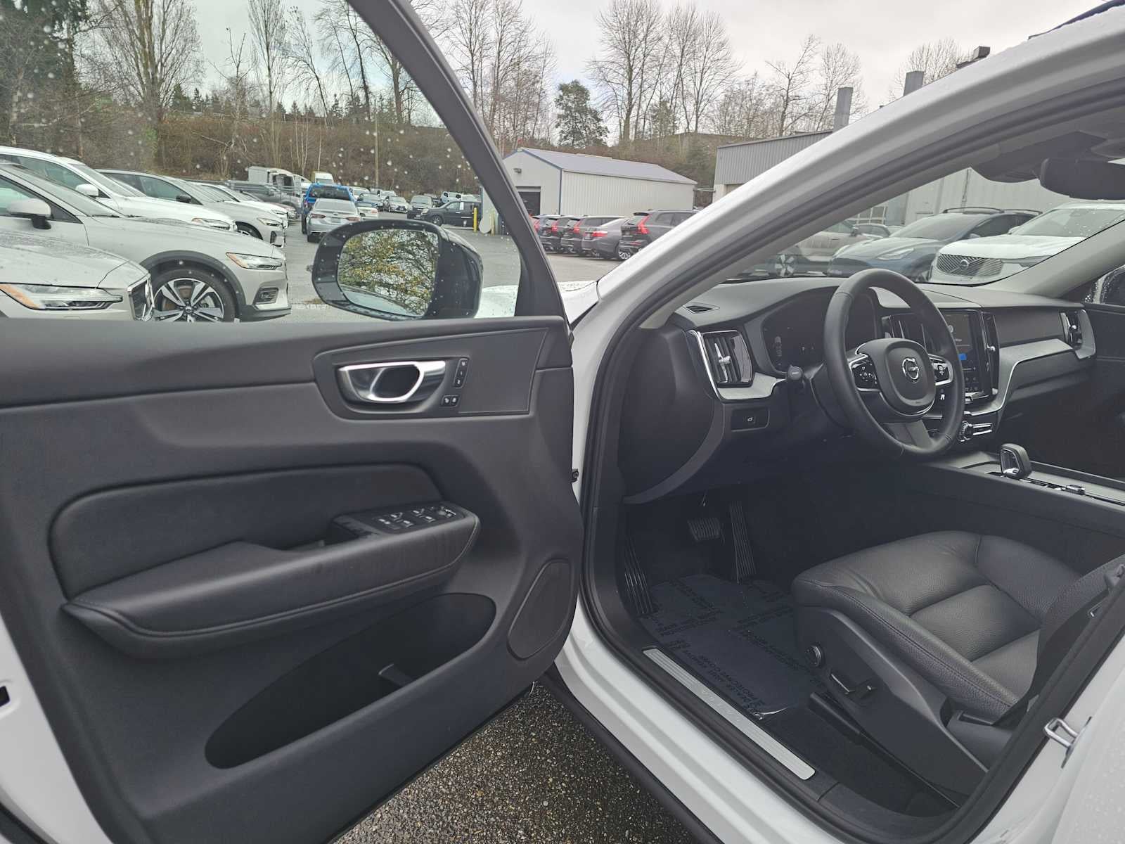 2025 Volvo XC60 Plus