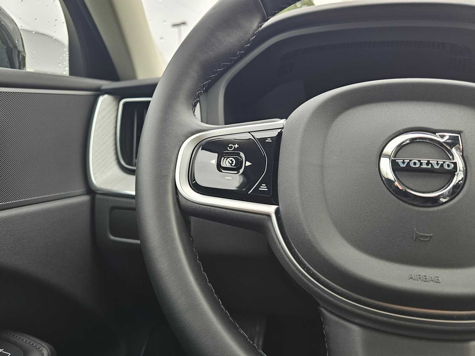 2025 Volvo XC60 Plus