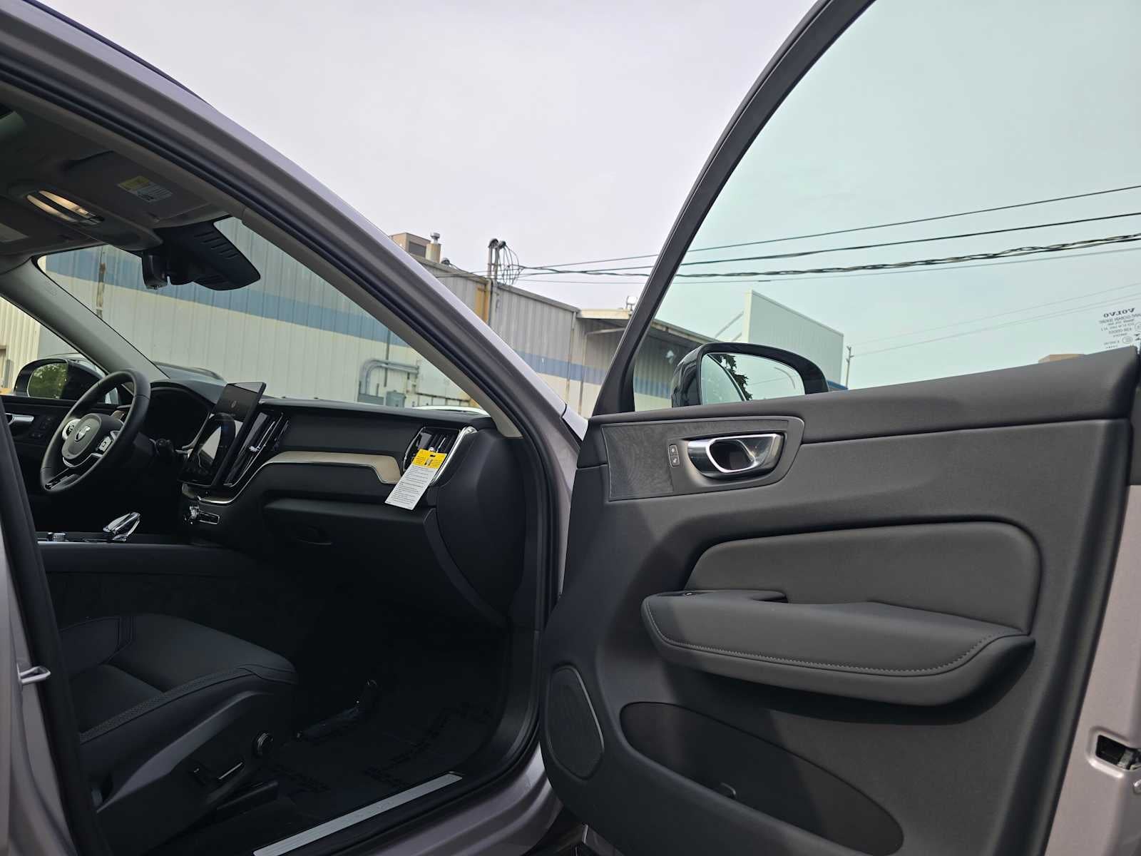 2026 Volvo XC60 Plus
