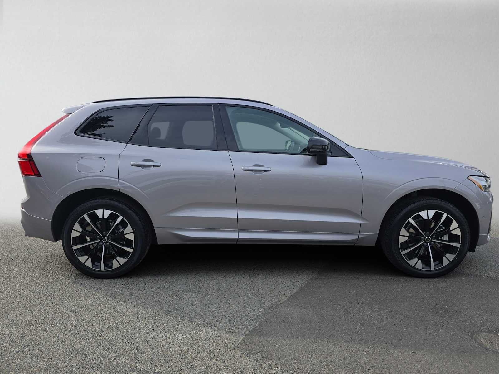 2026 Volvo XC60 Plus