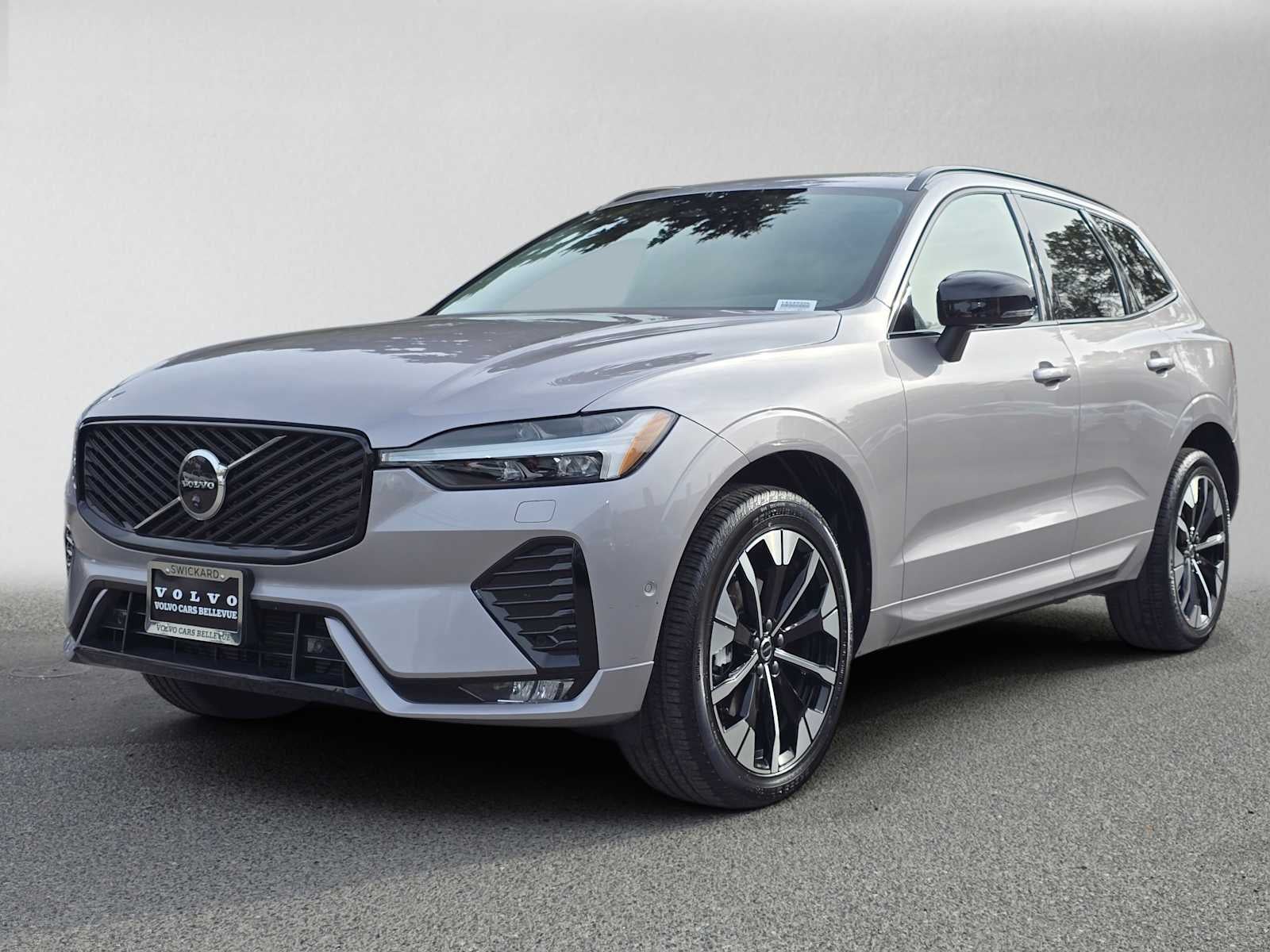 2026 Volvo XC60 Plus
