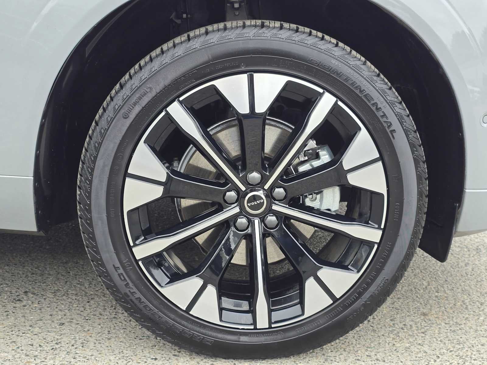 2026 Volvo XC60 Plus