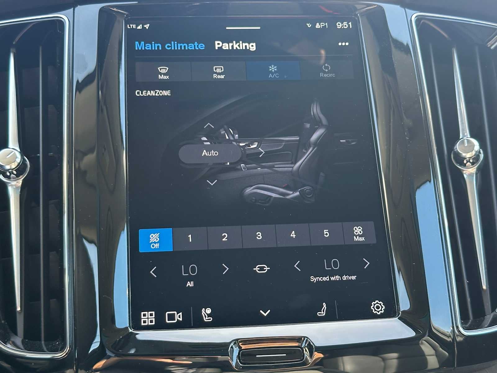 2025 Volvo XC60 Plus