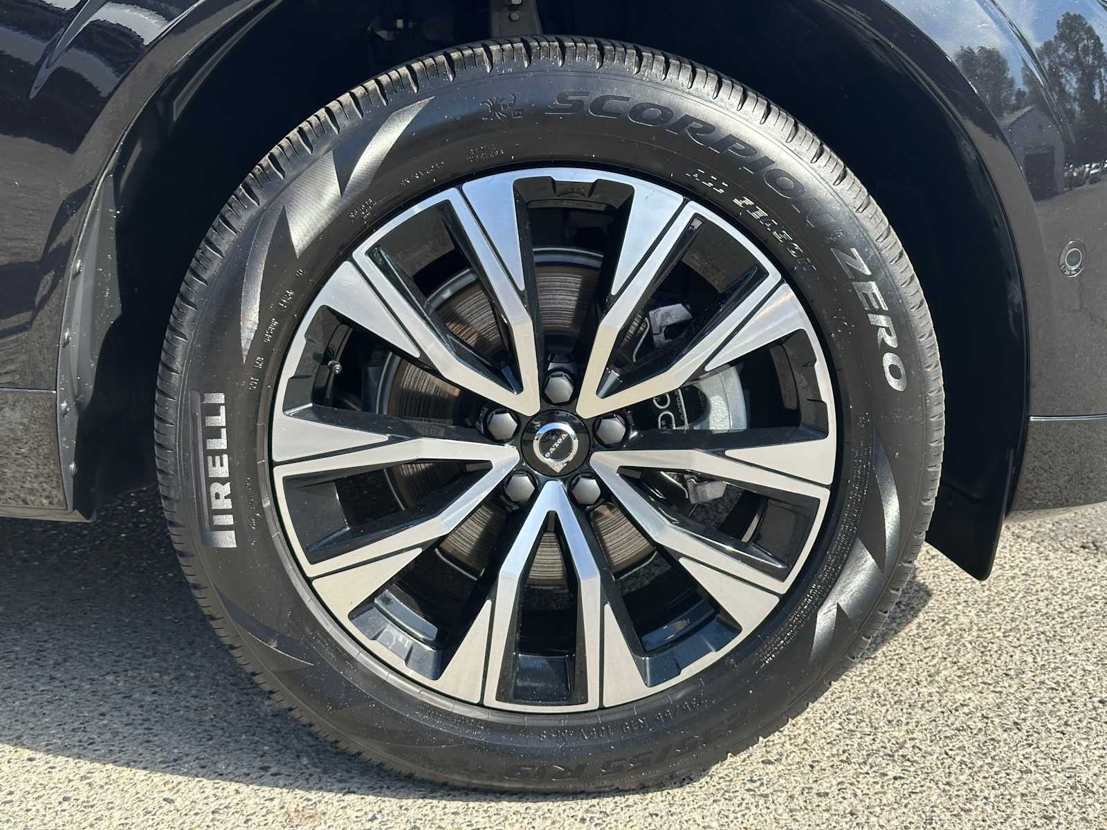 2025 Volvo XC60 Plus