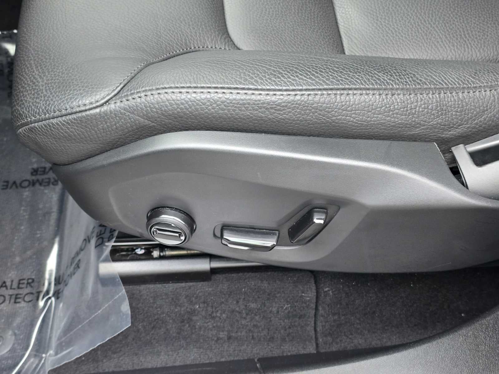 2025 Volvo XC60 Plus