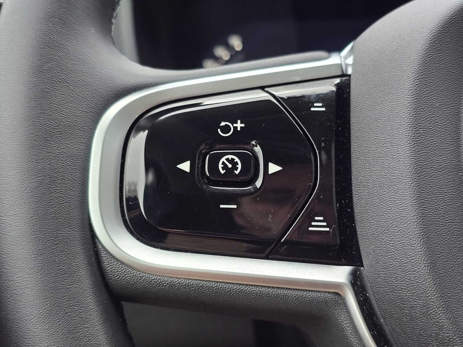 2025 Volvo XC60 Plus