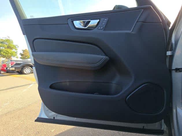 2025 Volvo XC60 Plus