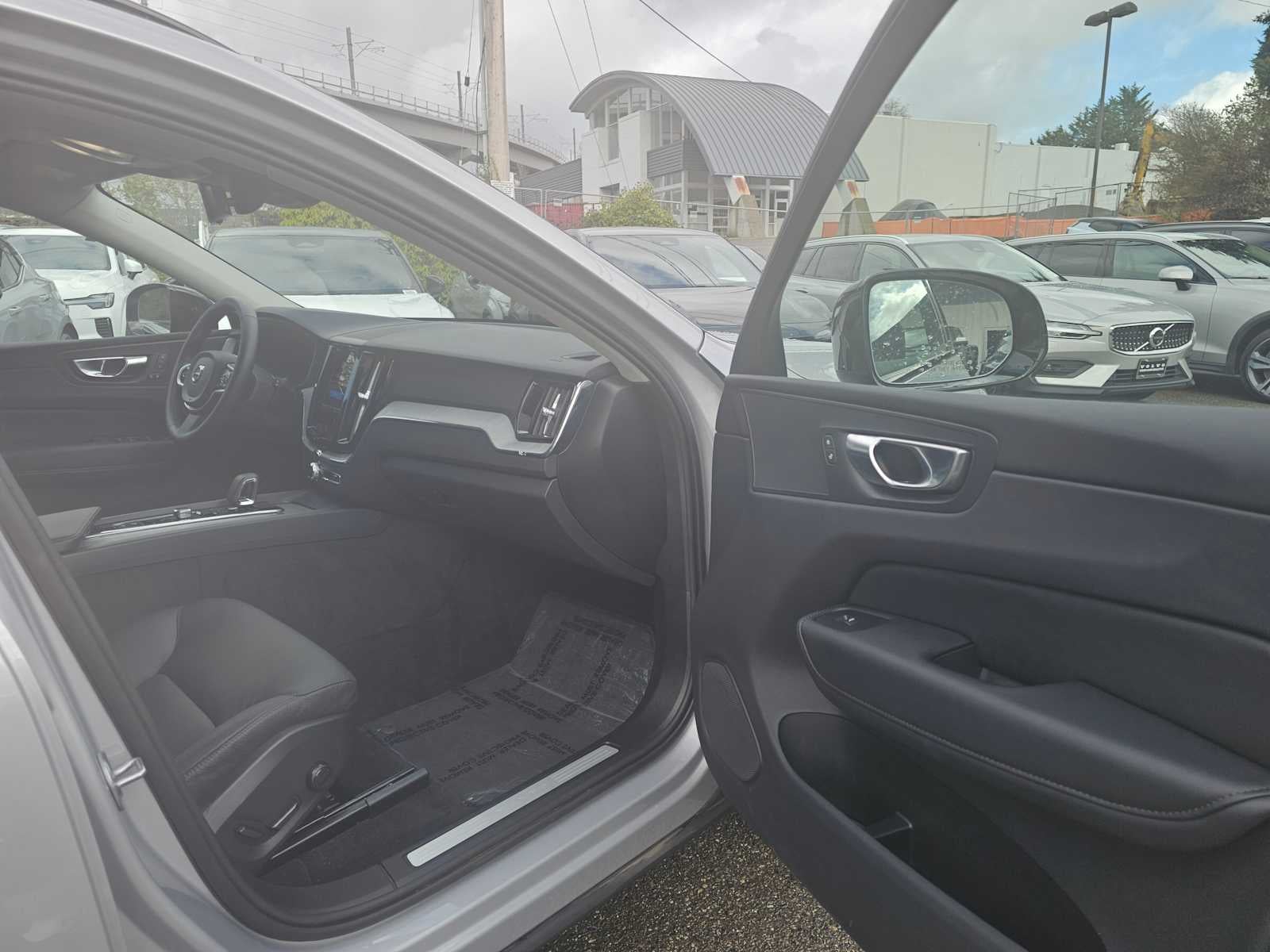 2025 Volvo XC60 Plus