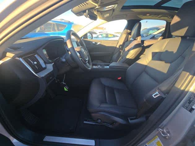 2025 Volvo XC60 Plus