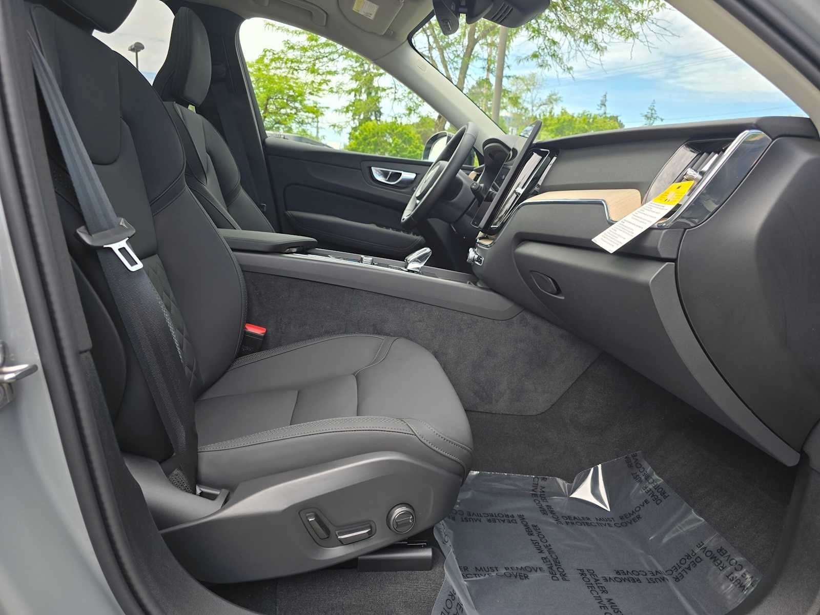 2026 Volvo XC60 Plus