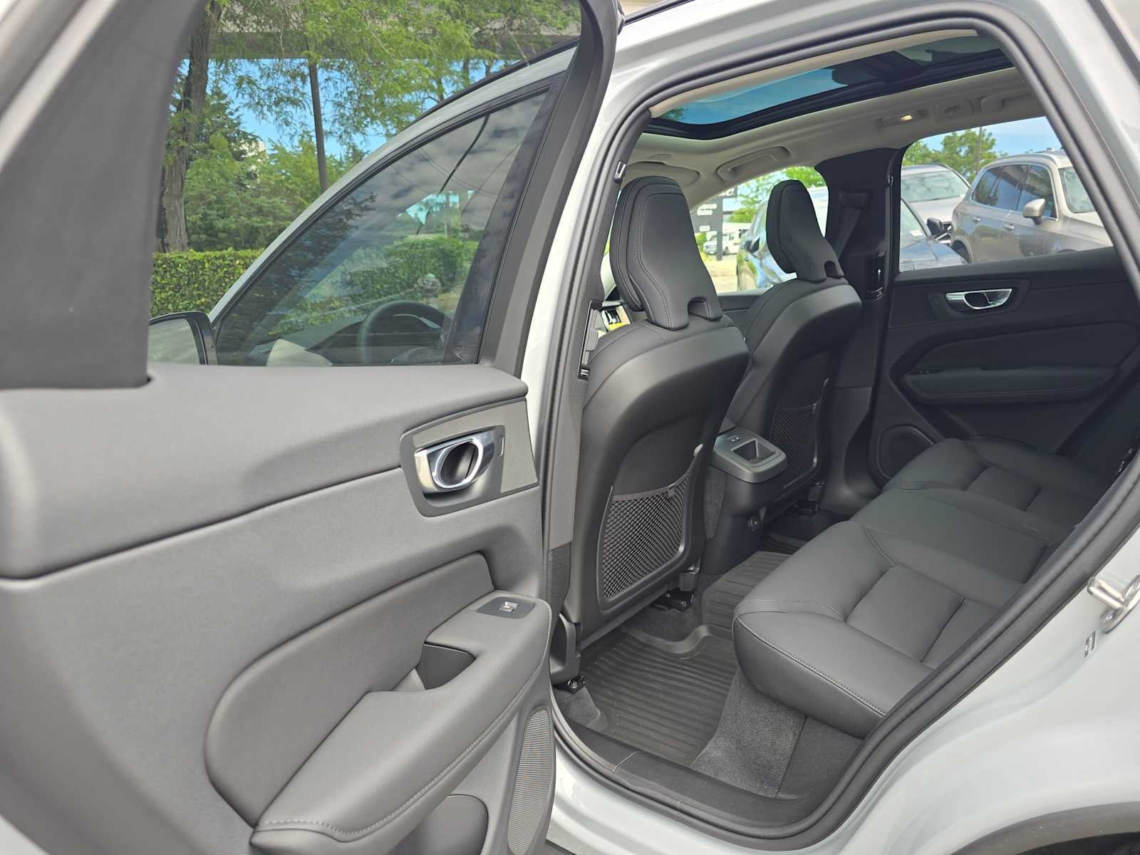 2026 Volvo XC60 Plus