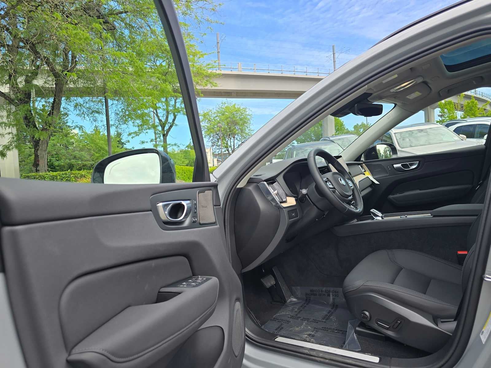 2026 Volvo XC60 Plus