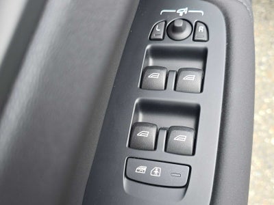 2026 Volvo XC60 Plus