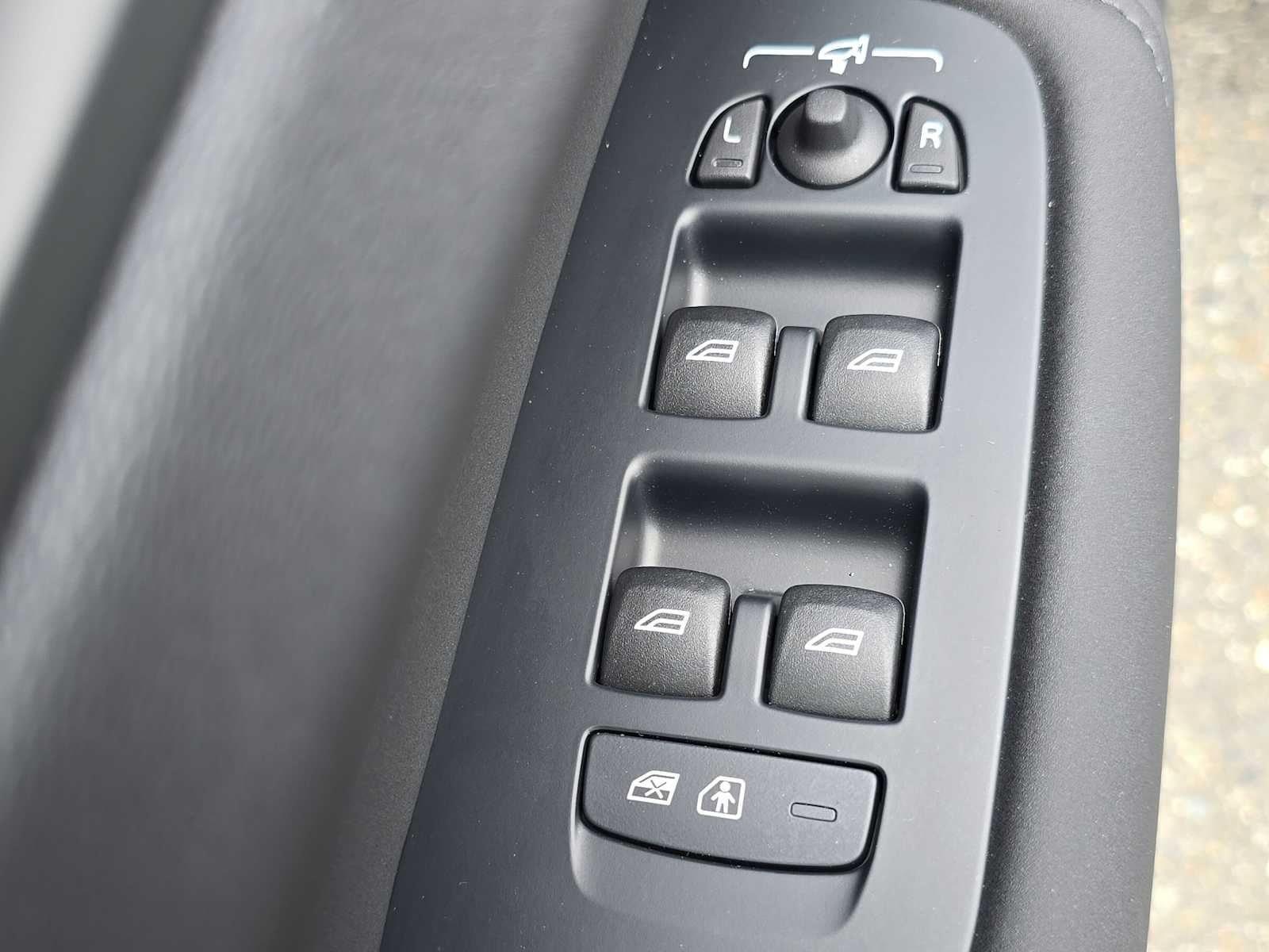 2026 Volvo XC60 Plus