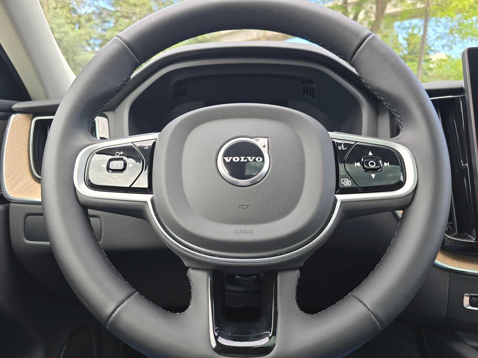 2026 Volvo XC60 Plus