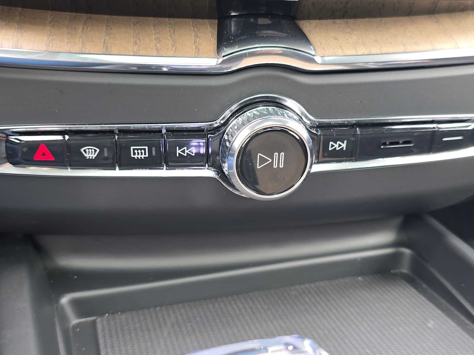 2026 Volvo XC60 Plus