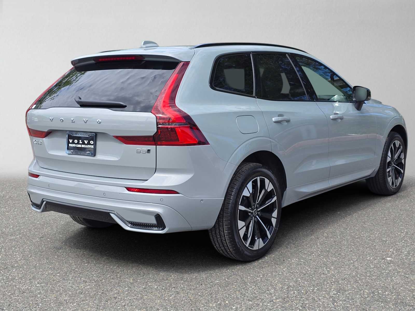 2026 Volvo XC60 Plus