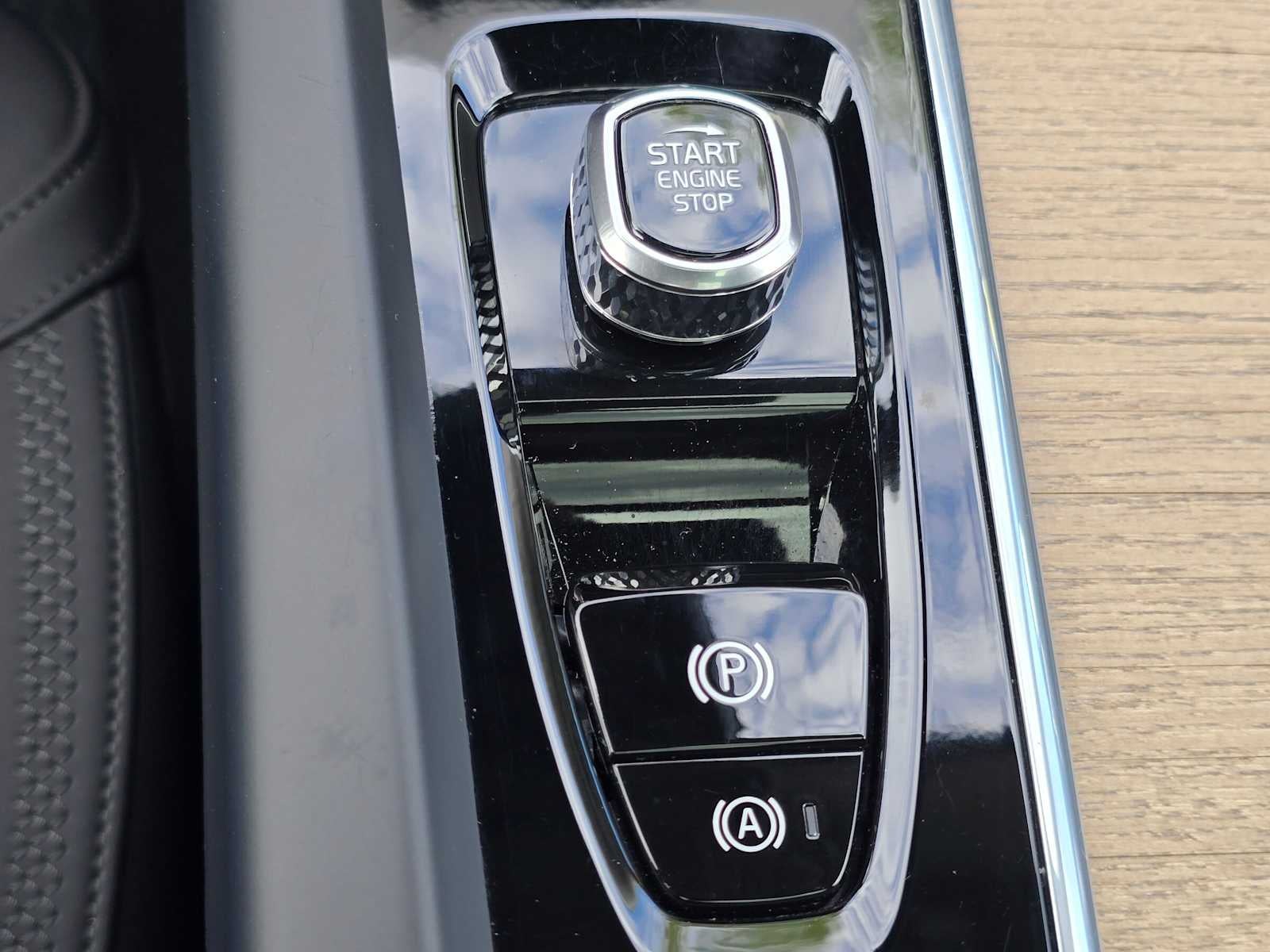 2026 Volvo XC60 Plus