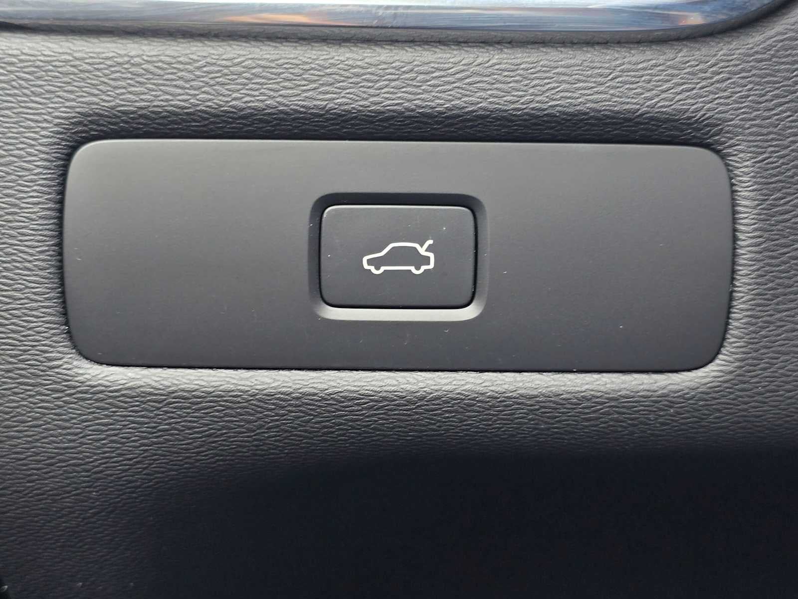 2026 Volvo XC60 Plus